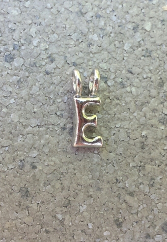 Naam-Letter E vintage style zilver