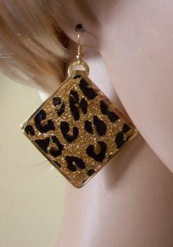images/productimages/small/2257_oorbellen-tiger-vierkant-goud.jpg