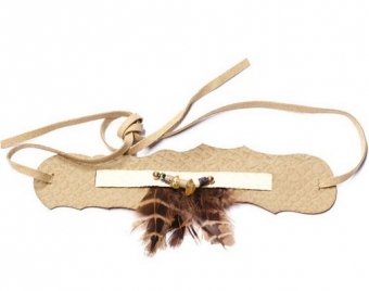 Upper armband bruin met veertjes