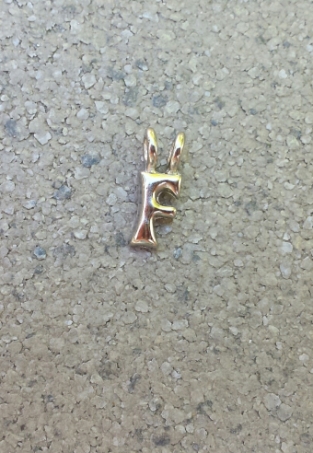 Naam-Letter F vintage style zilver