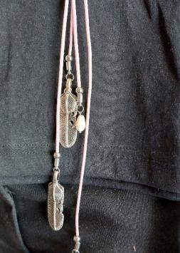 Ketting lang Boho feathers roze-zilver 3
