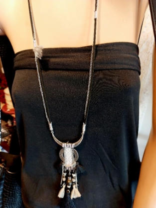 Ketting lang Boho kwastjes zwart-zilver